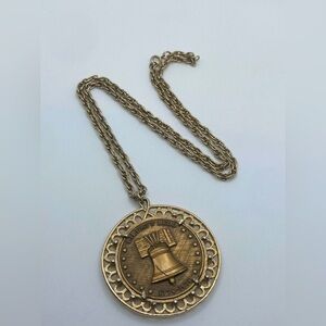 Vtg 1776 - 1976 Unites States Of America Liberty Bell Bicentennial Coin Necklace